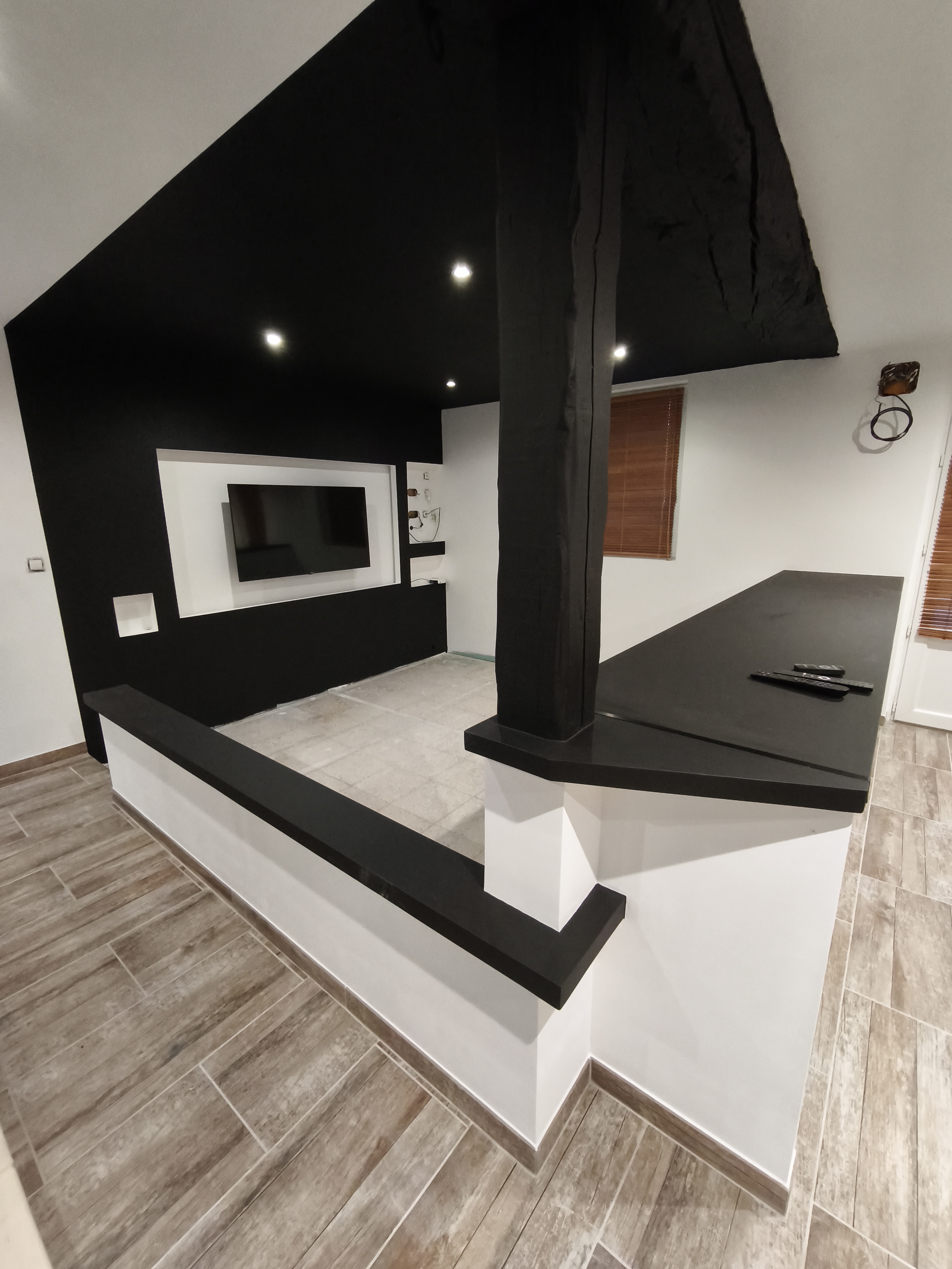 Niche TV encastrée sur ossature avant finition